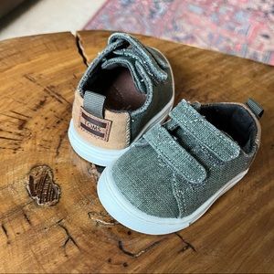 Toms baby shoes green NWOT size 2
